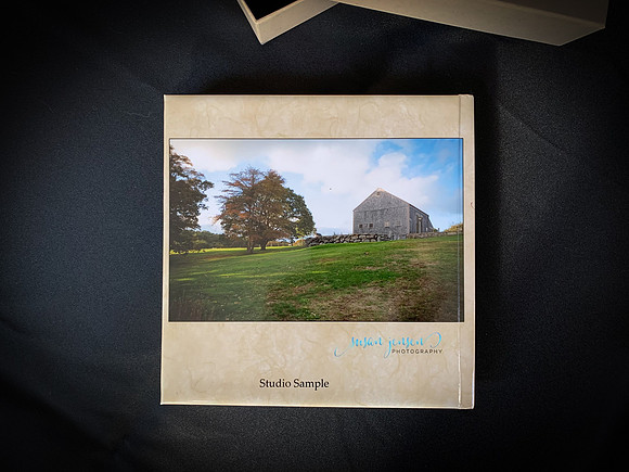 Remember your favorite location, and capture your memories of the day.